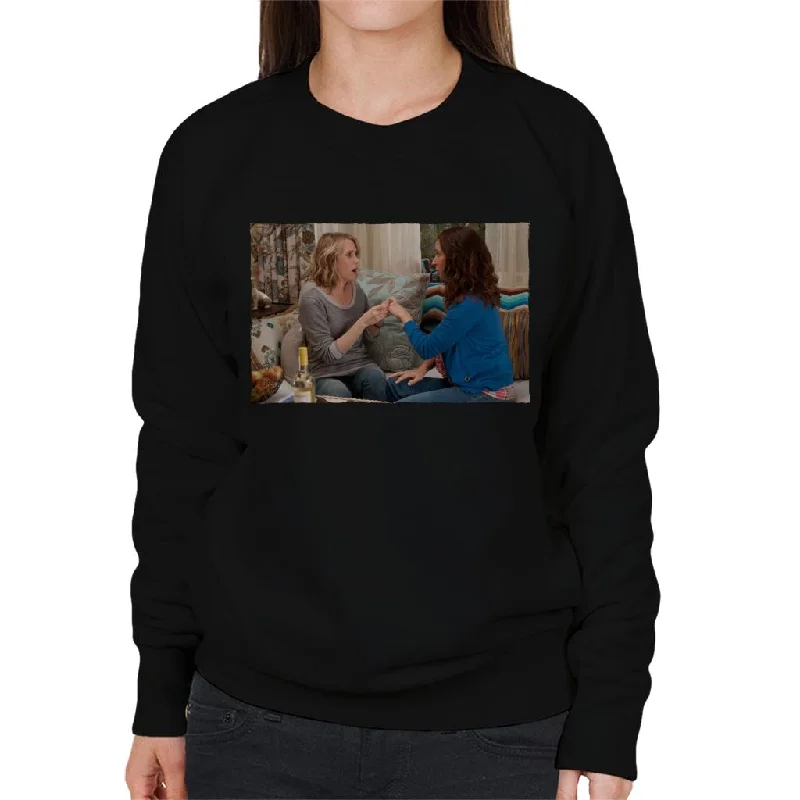 Bridesmaids Annie And Lillian Reveals Engagement Women's Sweatshirt Hoodie with Cropped Fit Short Trendy