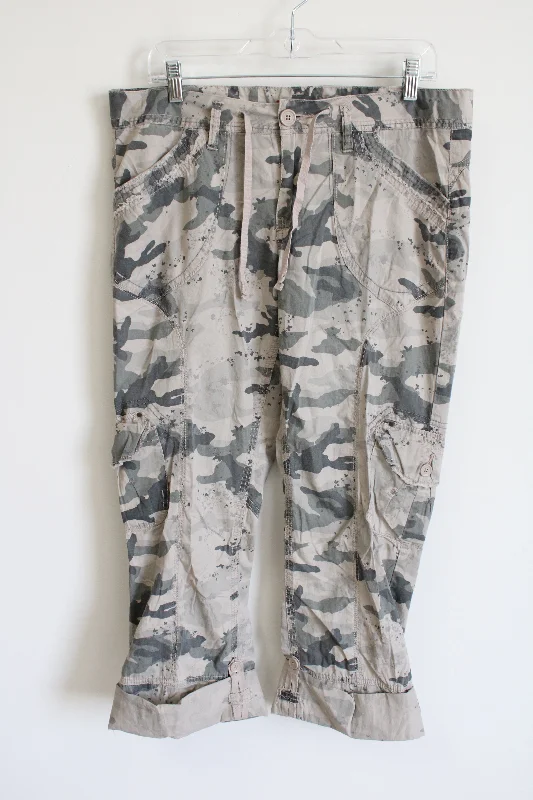 Union Bay Camo Cargo Cuffed Capri Pants | 11 Classic Flared Pants