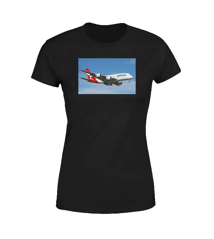 Landing Qantas A380 Designed Women T-Shirts Houndstooth Herringbone Solid