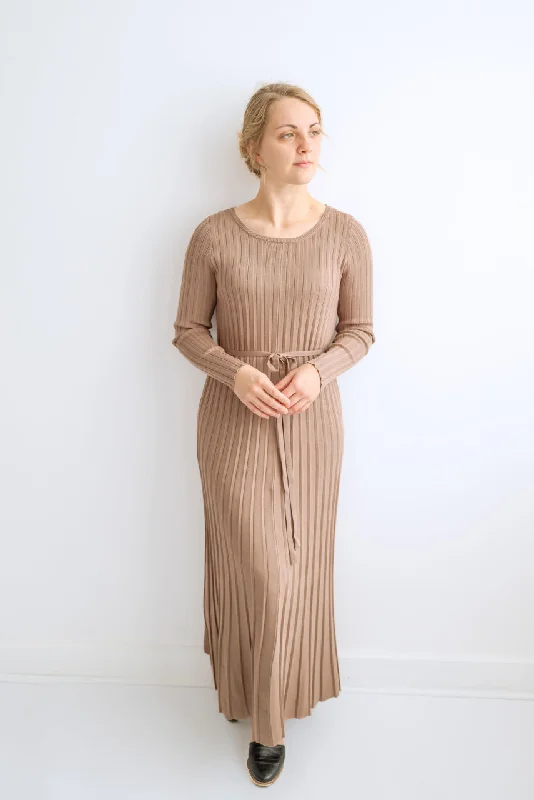 Vermont Pleated Maxi Dress in Gingerbread Fashionable Chiffon Tiered Maxi Dress